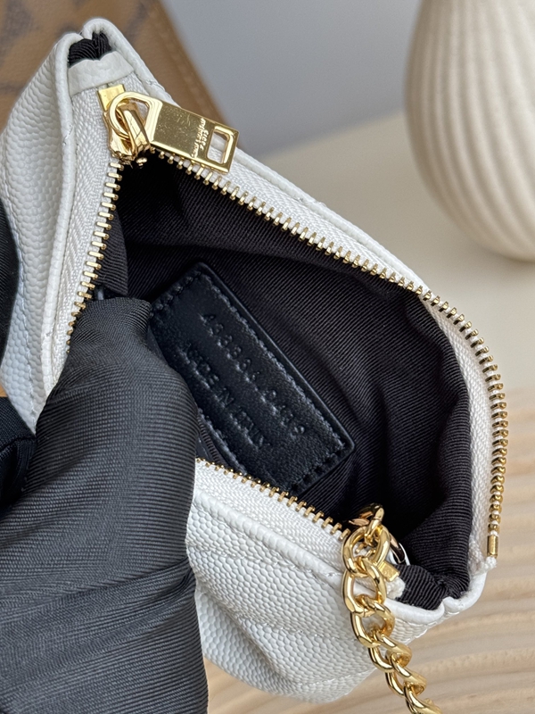 イヴサンローラン財布全体デザイン